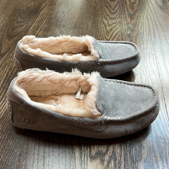Ugg Slippers - Picture 2 of 6